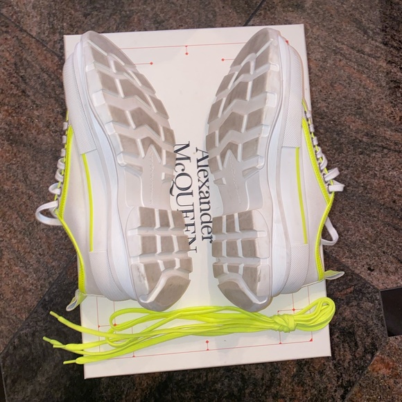 Alexander McQueen
Tread Slick Canvas Sneaker, Size 37.5, made in Italy - Picture 9 of 9